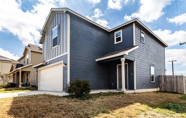 4-bedroom rental at 6102 Walnut Way in San Antonio, TX — photo 4