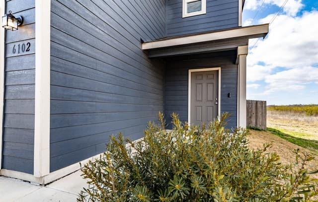 4-bedroom rental at 6102 Walnut Way in San Antonio, TX — photo 5