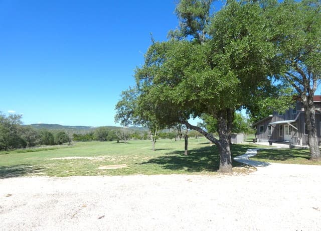 4-bedroom rental at 234 Mill Dam in Comfort, TX — photo 2