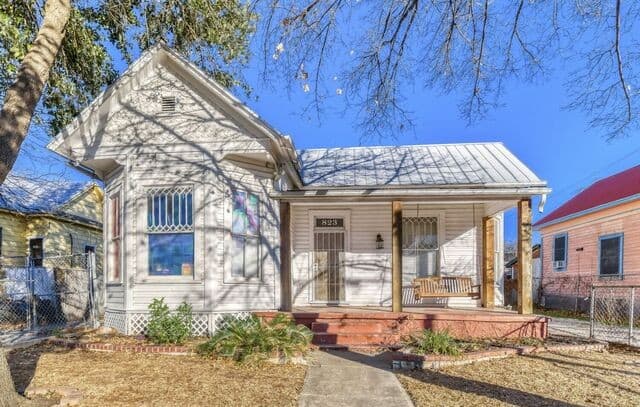 1-bedroom rental at 823 W Euclid Unit 1 in San Antonio TX