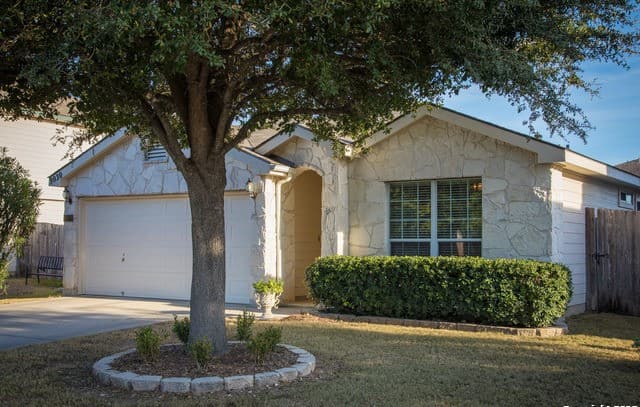 3-bedroom rental at 9030 Pinseeker in Selma, TX — photo 2