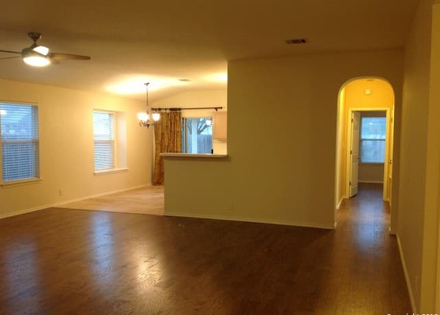 3-bedroom rental at 9030 Pinseeker in Selma, TX — photo 3