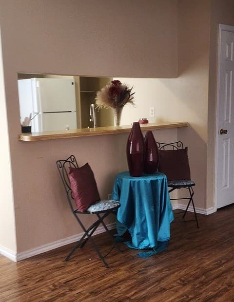 2-bedroom rental at 5236 Meadow Field in San Antonio, TX — photo 2