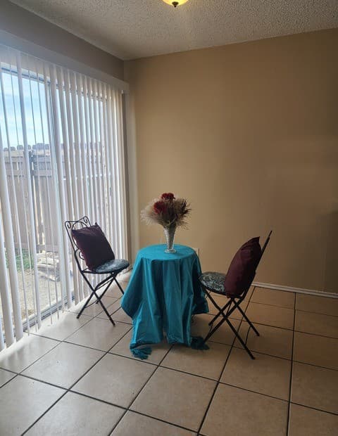 2-bedroom rental at 5236 Meadow Field in San Antonio, TX — photo 3