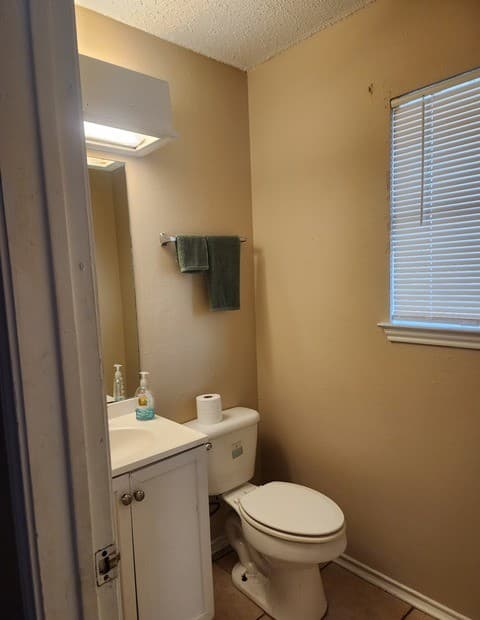 2-bedroom rental at 5236 Meadow Field in San Antonio, TX — photo 4
