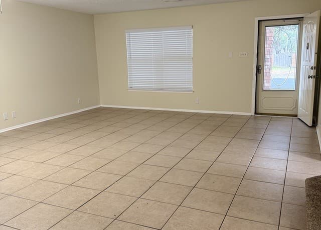 4-bedroom rental at 8351 Longhorn Ridge in Converse, TX — photo 2