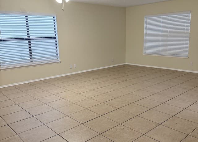 4-bedroom rental at 8351 Longhorn Ridge in Converse, TX — photo 3