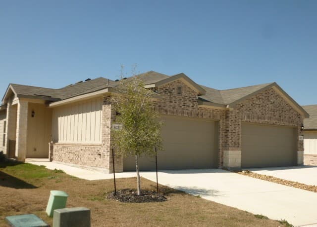 3-bedroom rental at 5423 Devils Gate in Converse, TX — photo 4
