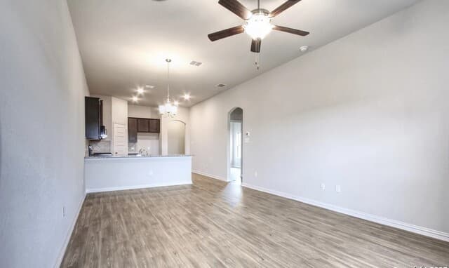 3-bedroom rental at 5423 Devils Gate in Converse, TX — photo 5