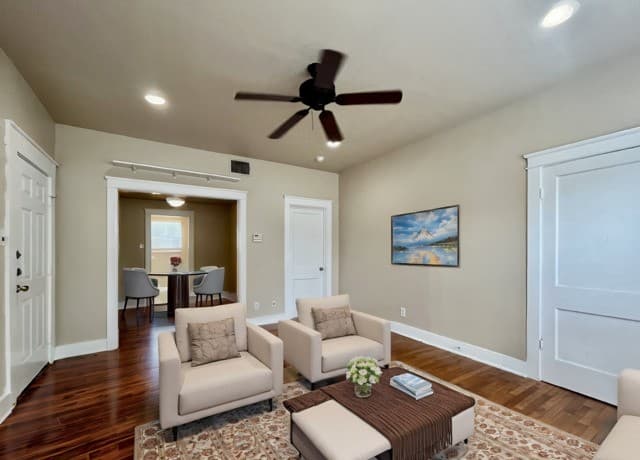 0rental at 1539 W Woodlawn Ave Unit 2 in San Antonio, TX — photo 2