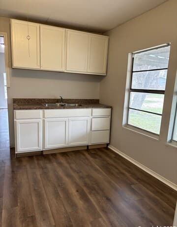 2-bedroom rental at 5534 San Fernando St Unit 2 in San Antonio, TX — photo 2
