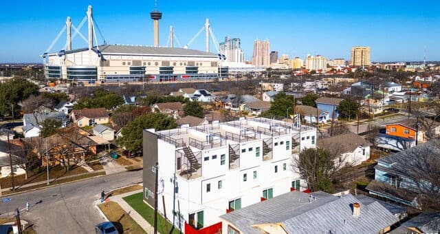 3-bedroom rental at 510 S Mesquite Unit 101 in San Antonio, TX — photo 2