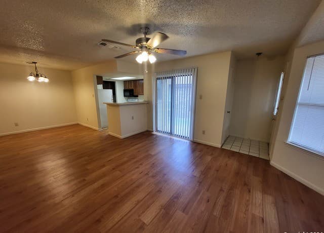 1-bedroom rental at 6350 Cambridge Unit #2 in San Antonio, TX — photo 3