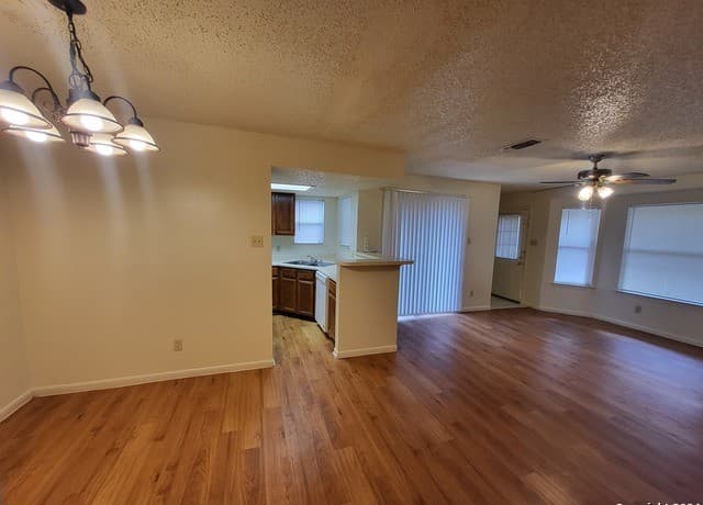 1-bedroom rental at 6350 Cambridge Unit #2 in San Antonio, TX — photo 5