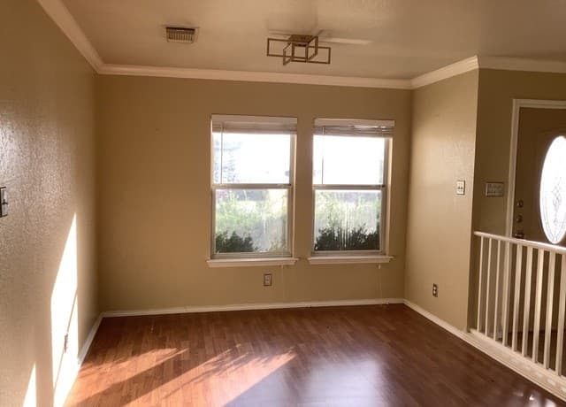 3-bedroom rental at 14419 Raptor Peak in San Antonio, TX — photo 2