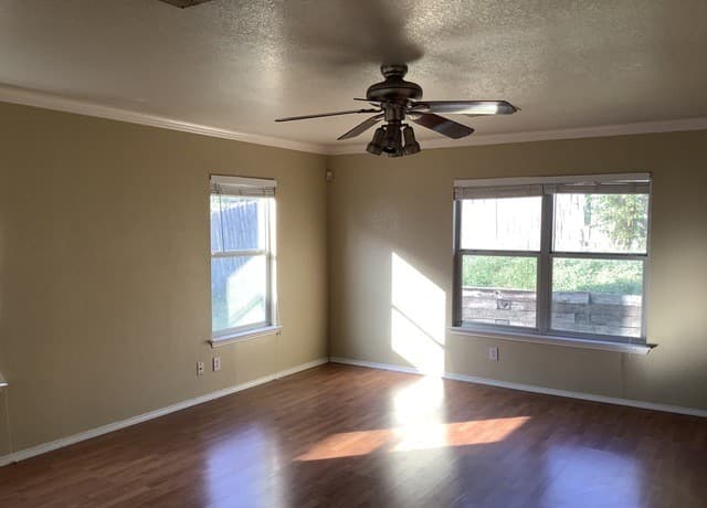 3-bedroom rental at 14419 Raptor Peak in San Antonio, TX — photo 3