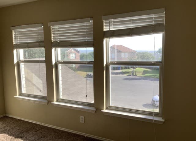 3-bedroom rental at 14419 Raptor Peak in San Antonio, TX — photo 5