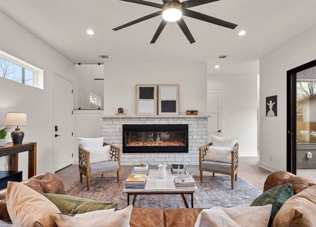 3-bedroom rental at 242 Cassiano in San Antonio, TX — photo 3