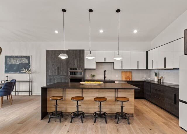 3-bedroom rental at 242 Cassiano in San Antonio, TX — photo 5