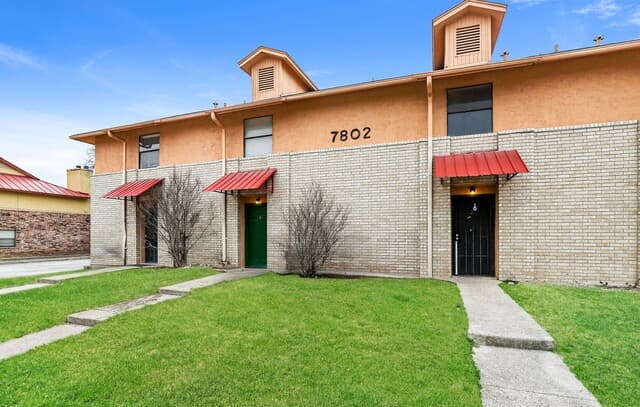 2-bedroom rental at 7802 Richard Frank Way Unit 2 in San Antonio, TX — photo 3