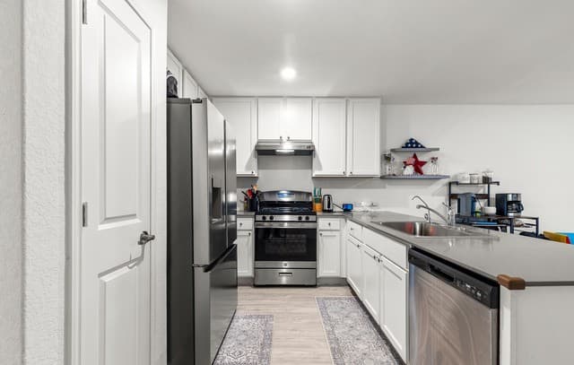 4-bedroom rental at 4534 Martin Way in San Antonio, TX — photo 4