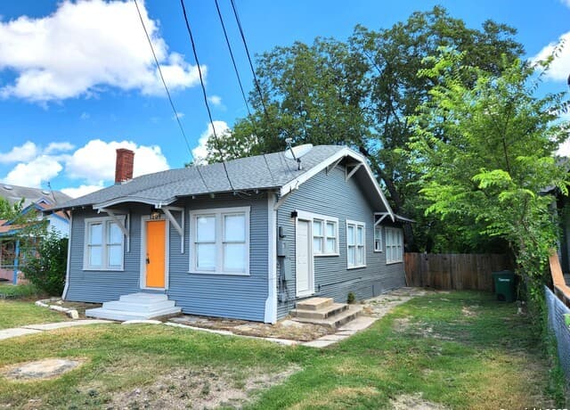 2-bedroom rental at 1309 Nolan in San Antonio, TX — photo 2