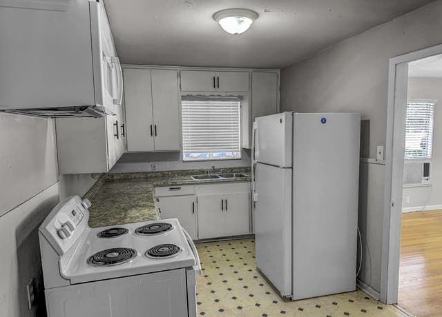 2-bedroom rental at 2016 W Olmos Dr in San Antonio, TX — photo 5