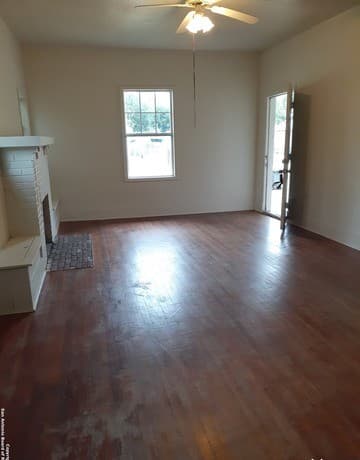3-bedroom rental at 116 W Young in San Antonio, TX — photo 3