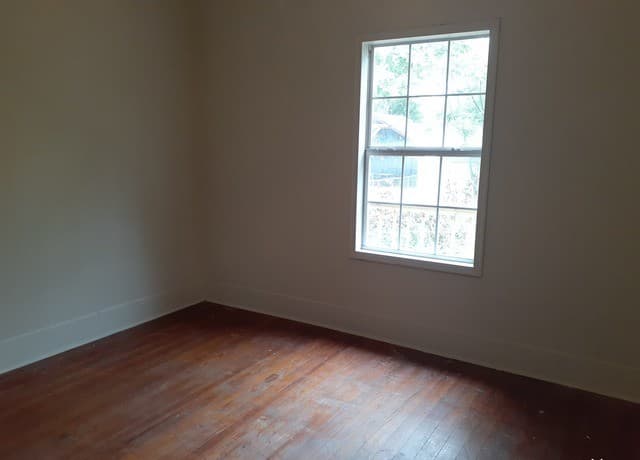 3-bedroom rental at 116 W Young in San Antonio, TX — photo 5