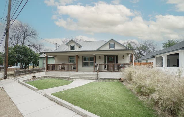 4-bedroom rental at 612 Leigh in San Antonio, TX — photo 2