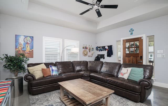 4-bedroom rental at 612 Leigh in San Antonio, TX — photo 4