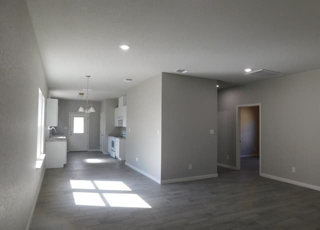 3-bedroom rental at 2954 Weir Ave in San Antonio, TX — photo 3