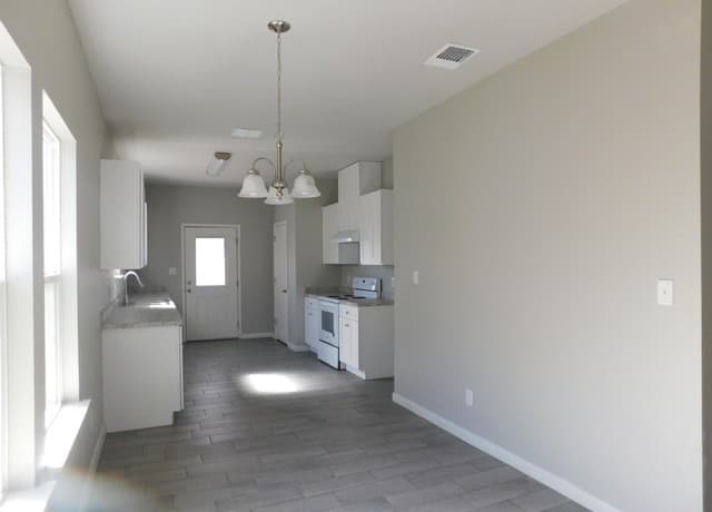 3-bedroom rental at 2954 Weir Ave in San Antonio, TX — photo 4