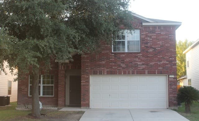 5-bedroom rental at 10839 Red Musket in San Antonio TX