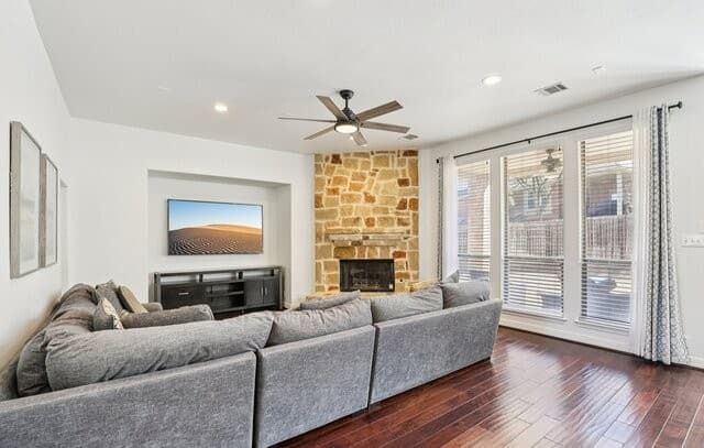 5-bedroom rental at 21706 Miranda Hill in San Antonio, TX — photo 2