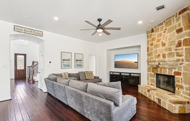 5-bedroom rental at 21706 Miranda Hill in San Antonio, TX — photo 3