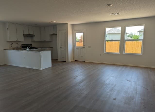 4-bedroom rental at 7350 Rosada Way in San Antonio, TX — photo 2