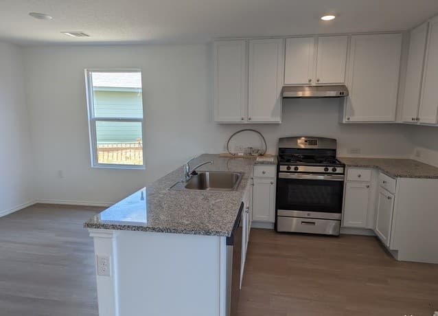 4-bedroom rental at 7350 Rosada Way in San Antonio, TX — photo 3
