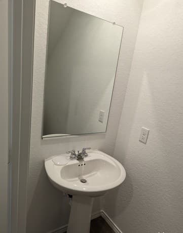 4-bedroom rental at 7350 Rosada Way in San Antonio, TX — photo 4