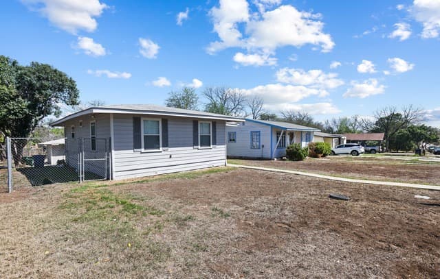 3-bedroom rental at 939 John Page Dr. in San Antonio, TX — photo 3