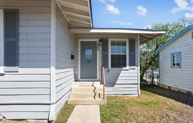 3-bedroom rental at 939 John Page Dr. in San Antonio, TX — photo 4