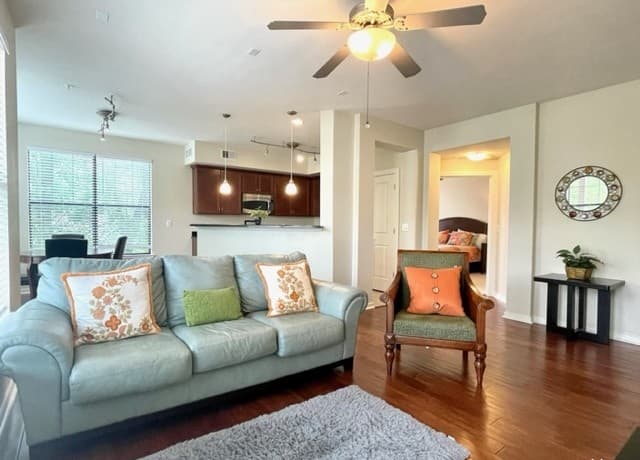 2-bedroom rental at 7342 Oak Manor Unit 4201 in San Antonio, TX — photo 5