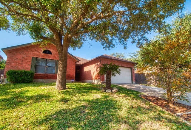 3-bedroom rental at 13911 Edge Point Dr in San Antonio TX