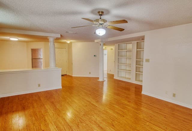 3-bedroom rental at 13911 Edge Point Dr in San Antonio, TX — photo 2
