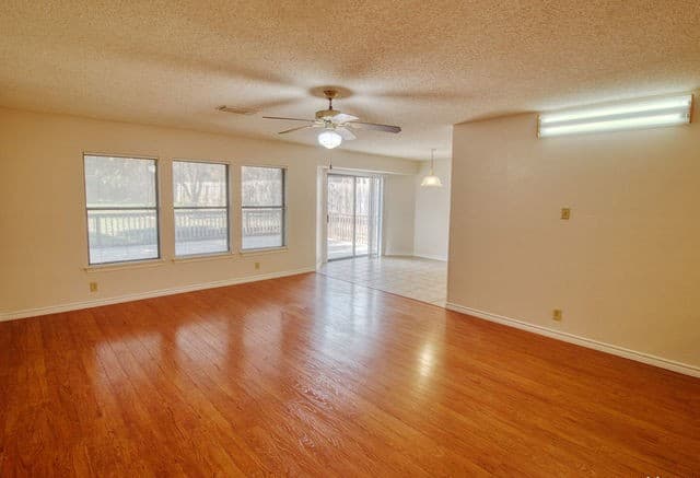 3-bedroom rental at 13911 Edge Point Dr in San Antonio, TX — photo 3