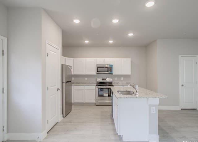 3-bedroom rental at 7503 Savannah Brooks in San Antonio, TX — photo 5