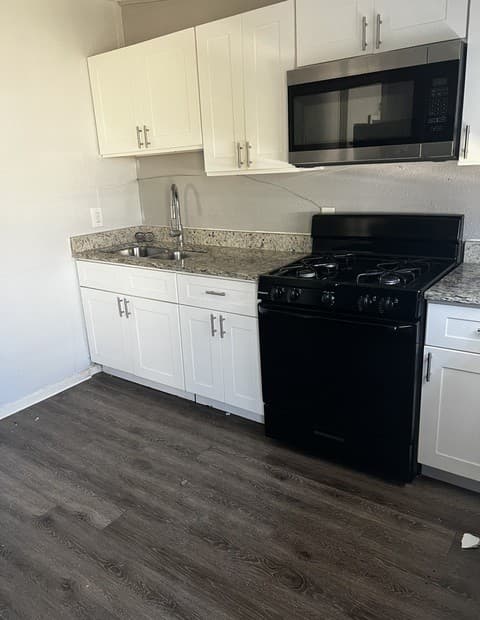 1-bedroom rental at 351 Overhill Unit UNIT B in San Antonio TX