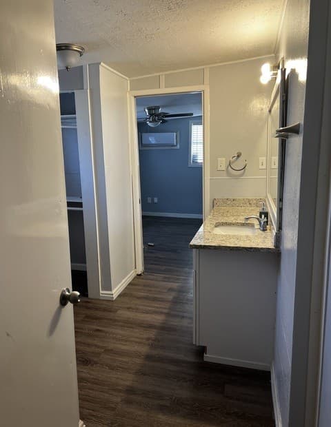 1-bedroom rental at 351 Overhill Unit UNIT B in San Antonio, TX — photo 4