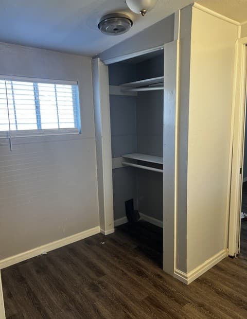 1-bedroom rental at 351 Overhill Unit UNIT B in San Antonio, TX — photo 5