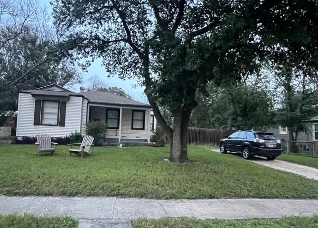 2-bedroom rental at 210 Meadowlane in San Antonio TX